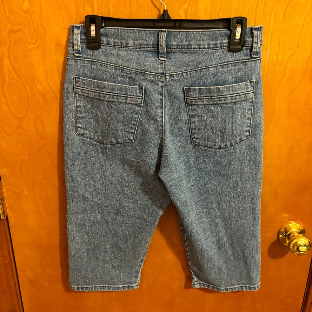 Lee‎ Classic Fit Capris, Blue, size 6P - Picture 8 of 14